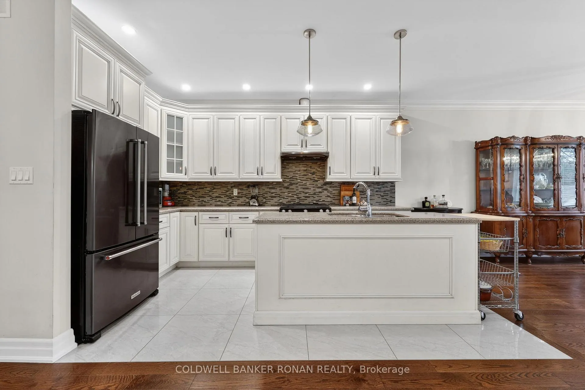 Photo 5 of 3019 Sandy Cove Drive, Innisfil, Rural Innisfil — HOMEH
