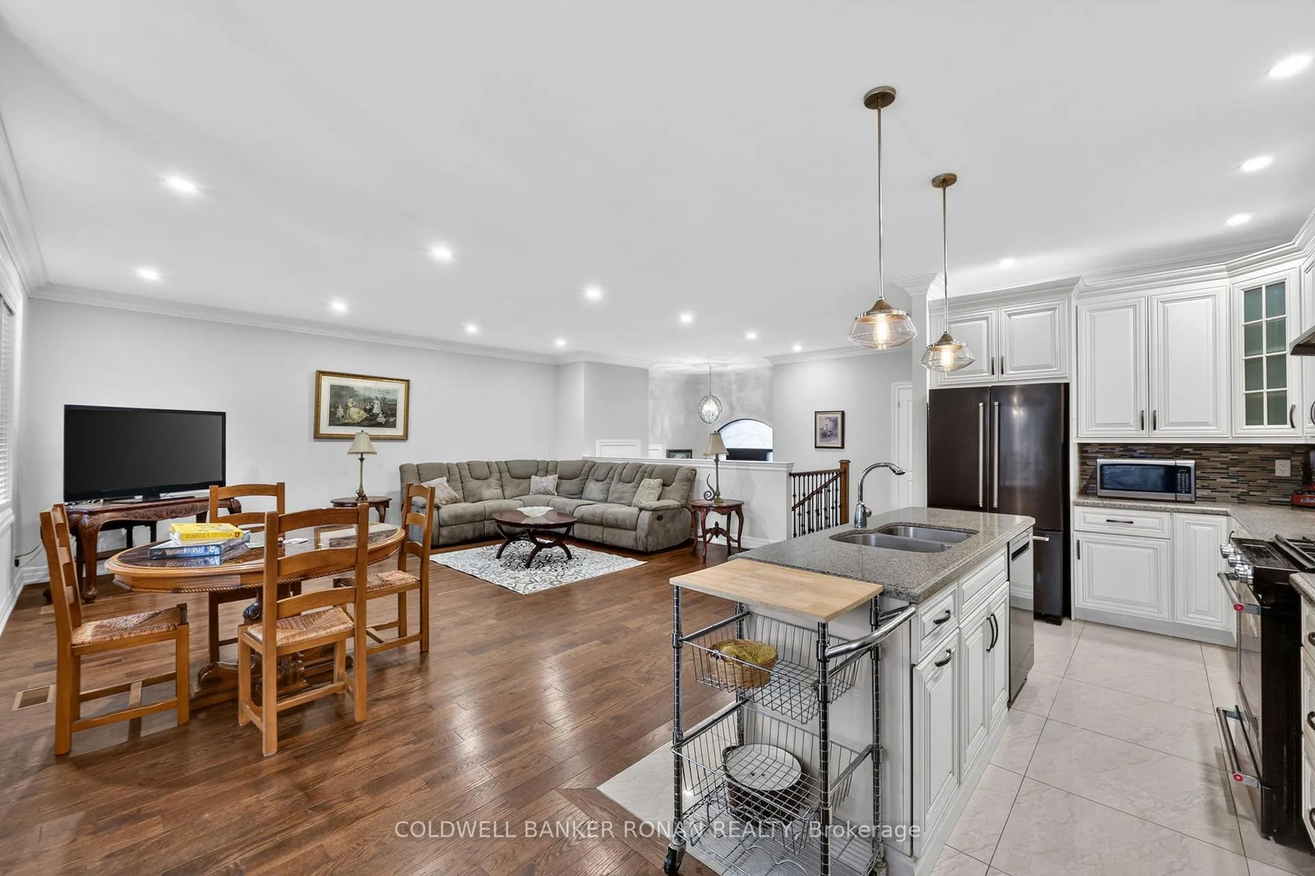 Photo 10 of 3019 Sandy Cove Drive, Innisfil, Rural Innisfil — HOMEH