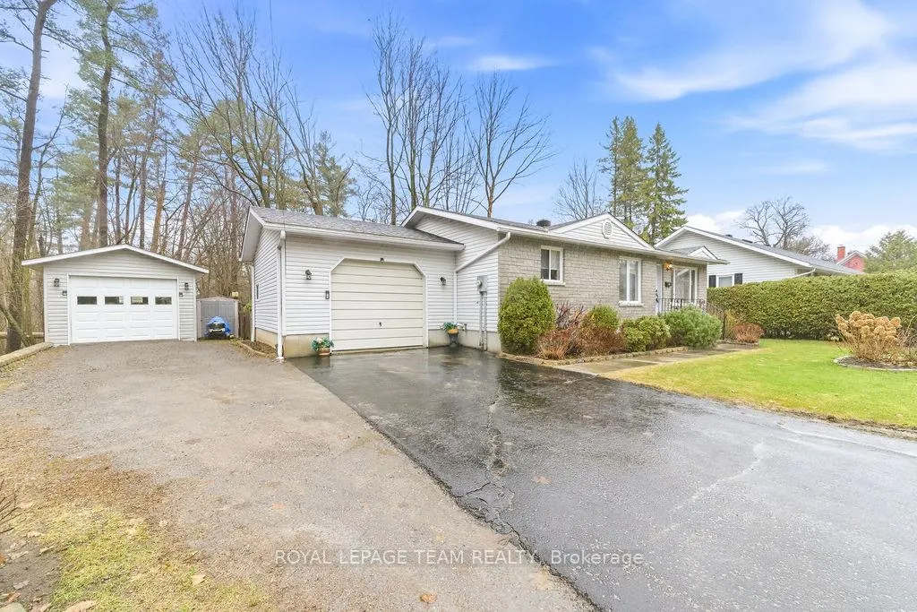 Photo 2 of 40 Pine Avenue, Renfrew — HOMEH