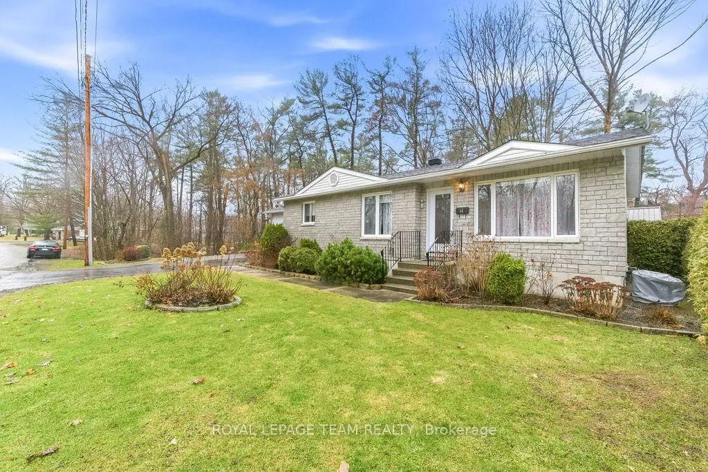 Photo 3 of 40 Pine Avenue, Renfrew — HOMEH