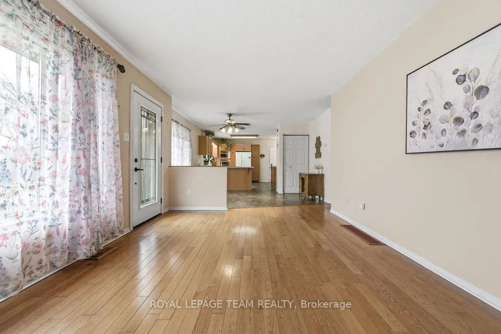 Photo 4 of 40 Pine Avenue, Renfrew — HOMEH