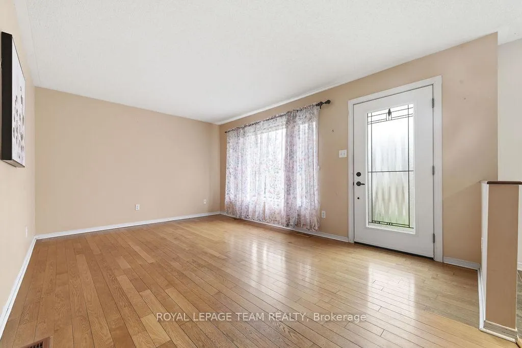 Photo 6 of 40 Pine Avenue, Renfrew — HOMEH