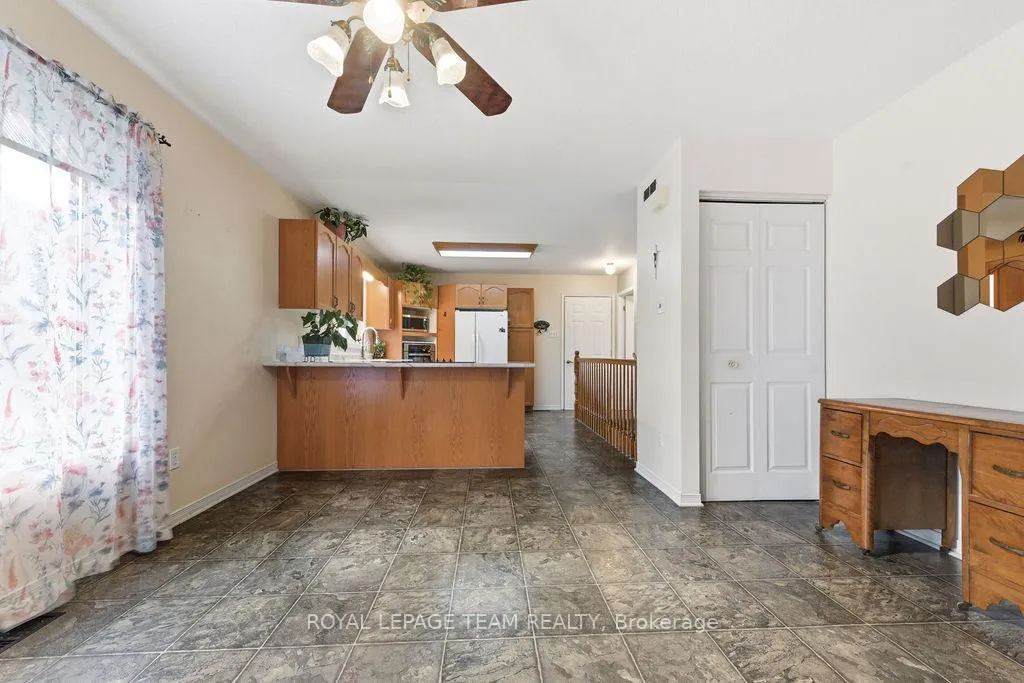 Photo 7 of 40 Pine Avenue, Renfrew — HOMEH