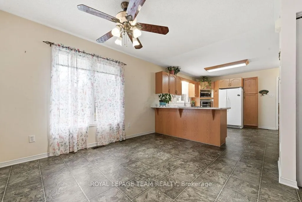 Photo 9 of 40 Pine Avenue, Renfrew — HOMEH
