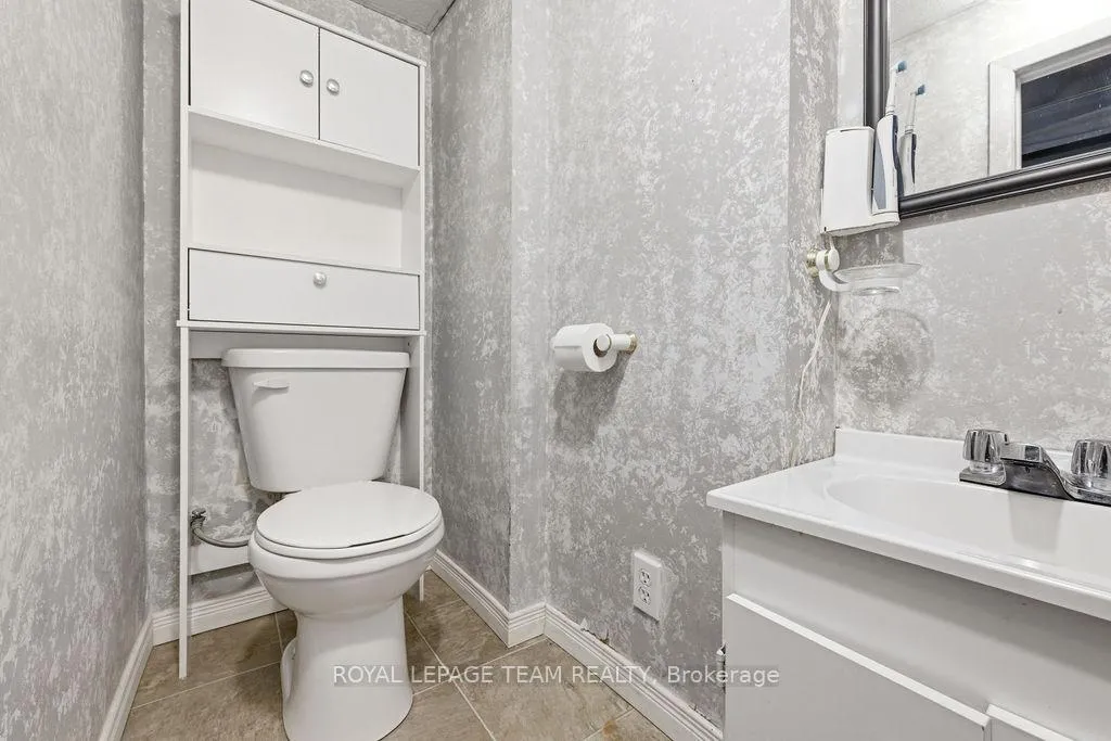 Photo 21 of 40 Pine Avenue, Renfrew — HOMEH