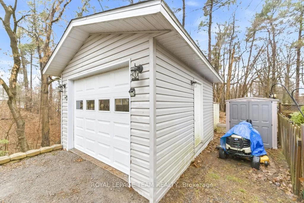 Photo 26 of 40 Pine Avenue, Renfrew — HOMEH