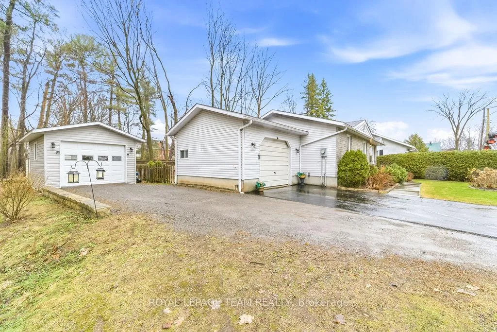 Photo 32 of 40 Pine Avenue, Renfrew — HOMEH