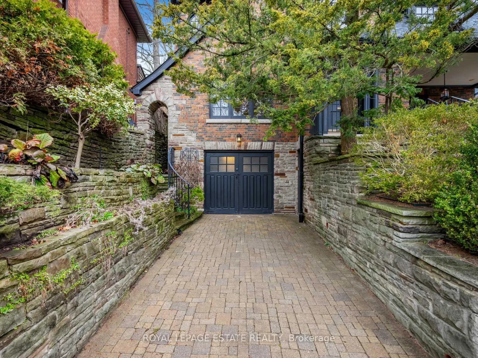 Photo 4 of 263 Glen Manor Drive E, Toronto, The Beaches — HOMEH