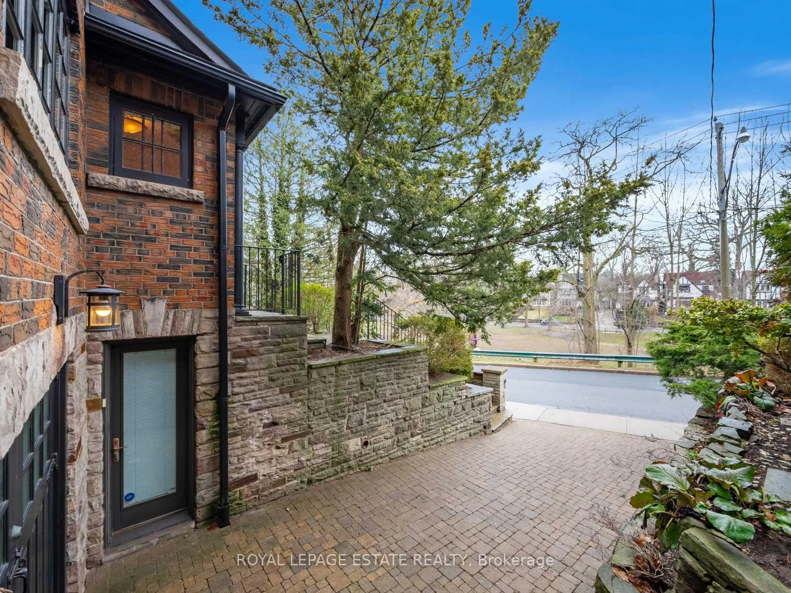 Photo 6 of 263 Glen Manor Drive E, Toronto, The Beaches — HOMEH