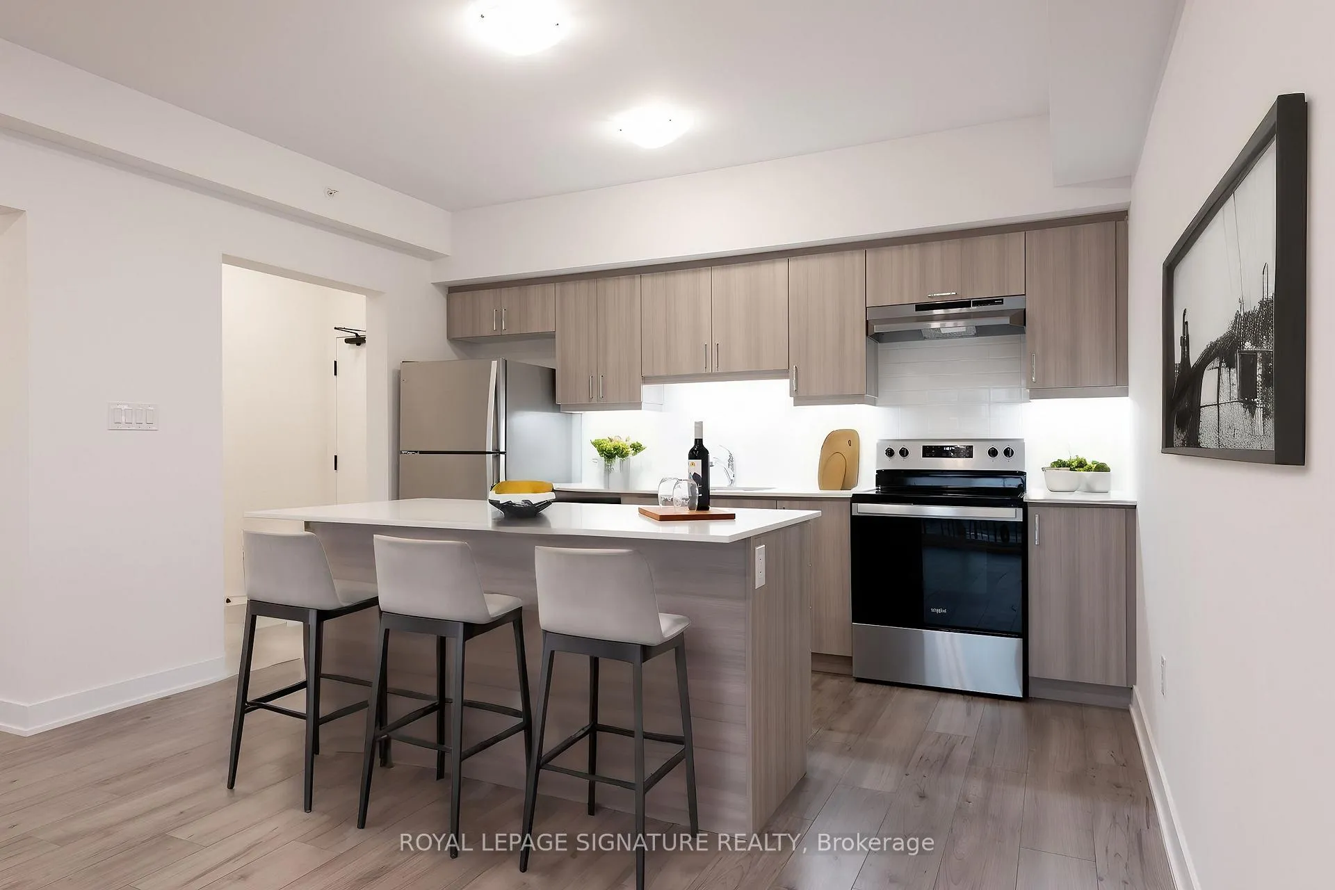 Photo 4 of Unit 306, 8 Culinary Lane, Barrie, Rural Barrie Southeast — HOMEH