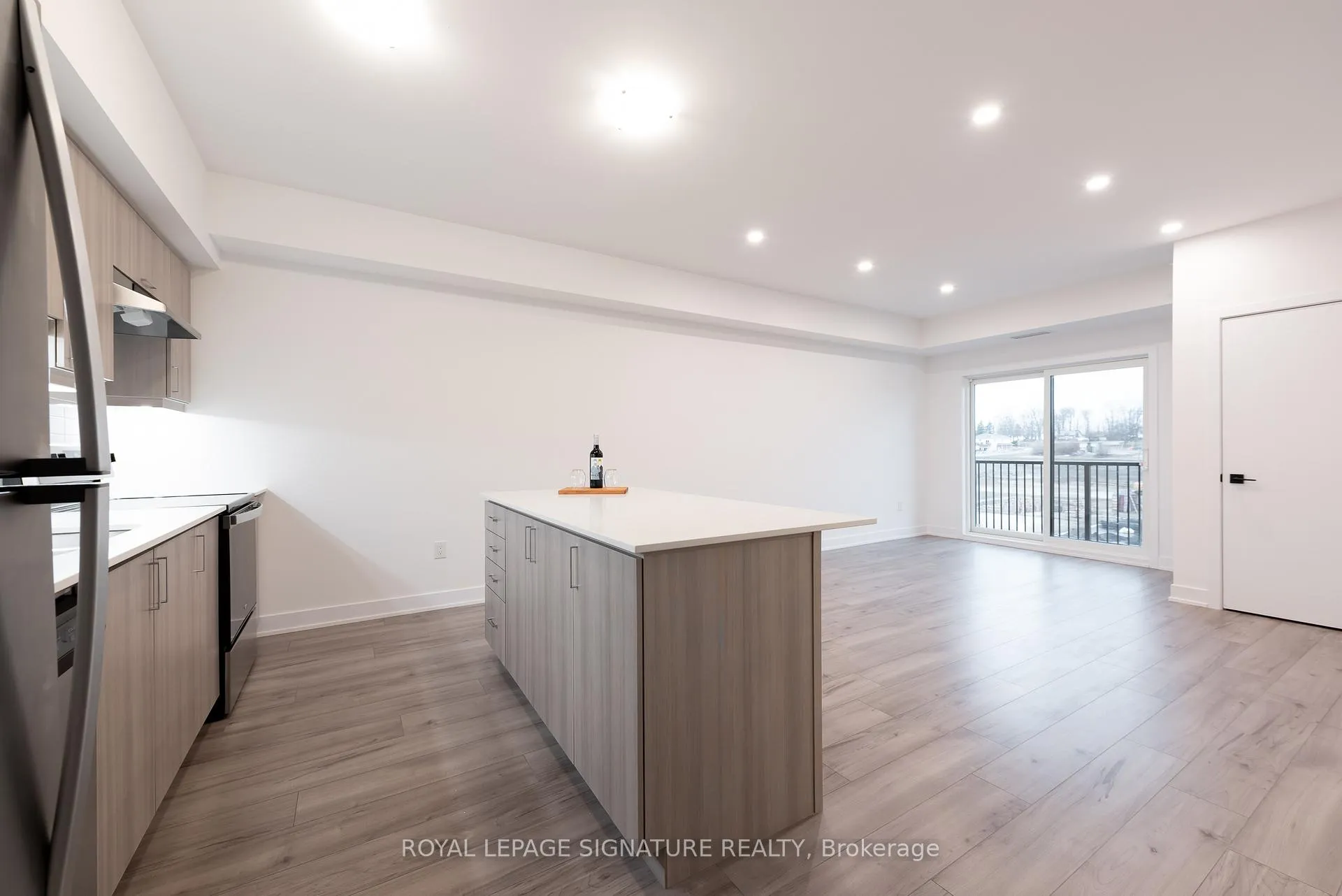 Photo 5 of Unit 306, 8 Culinary Lane, Barrie, Rural Barrie Southeast — HOMEH