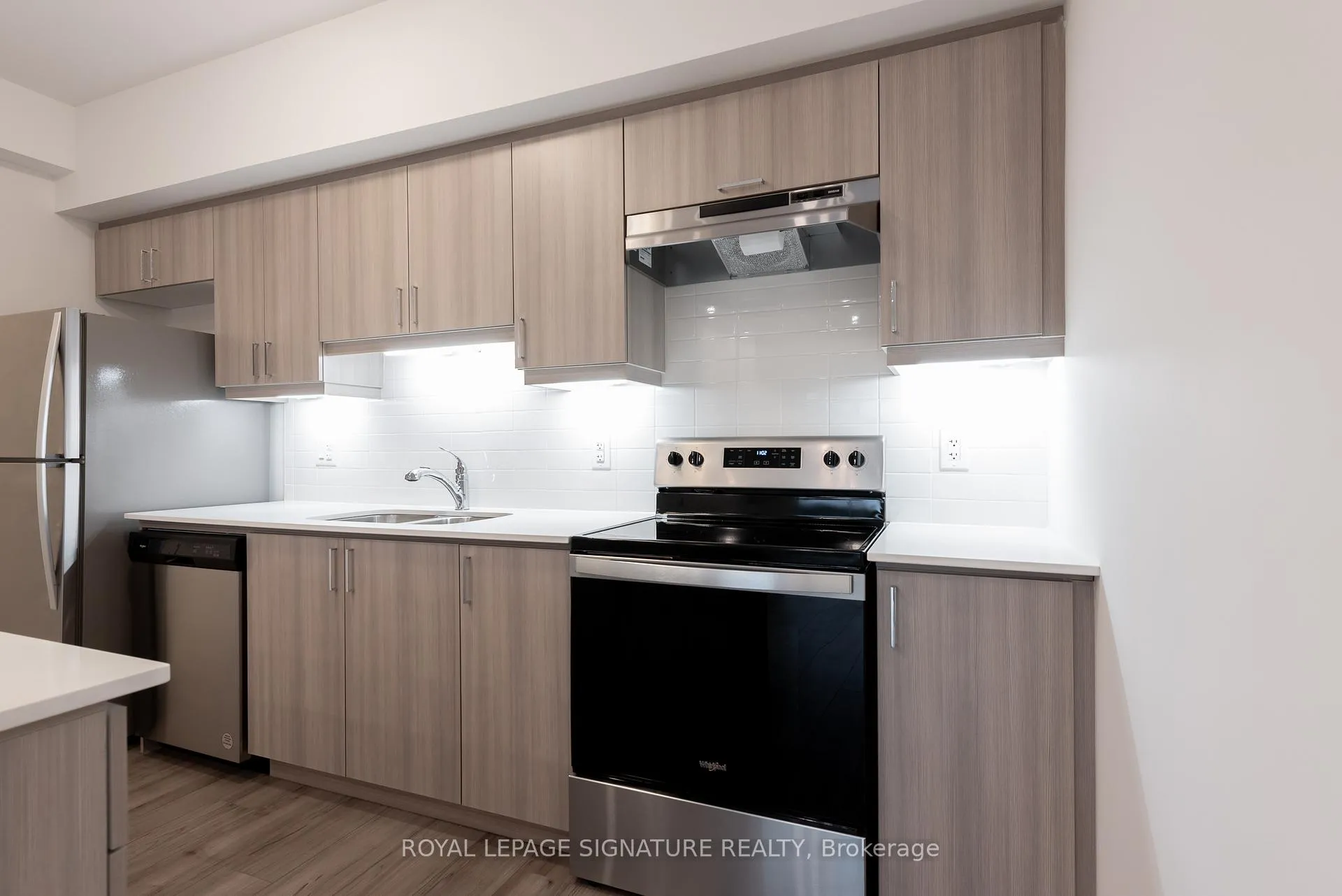 Photo 6 of Unit 306, 8 Culinary Lane, Barrie, Rural Barrie Southeast — HOMEH