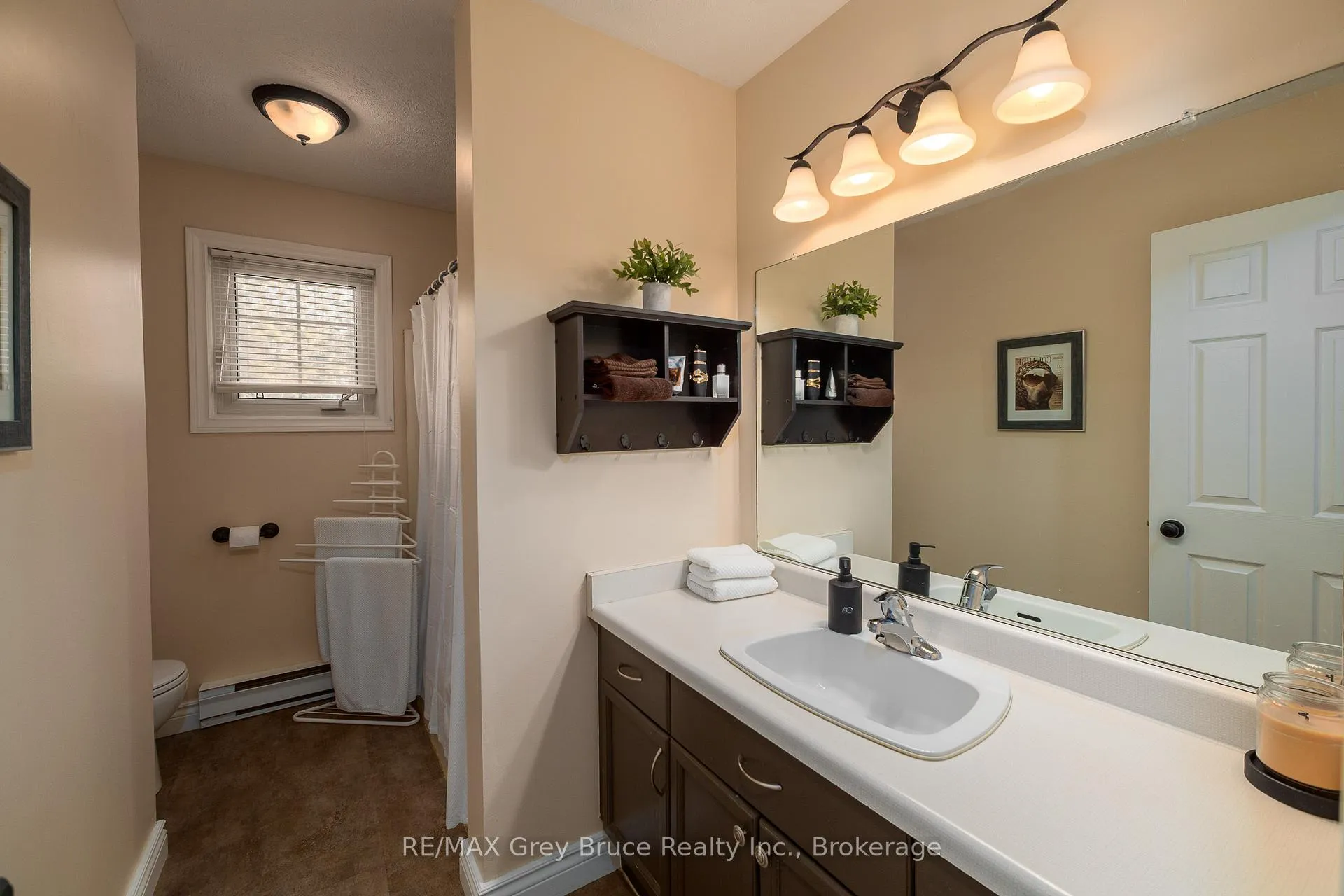 Photo 24 of 461 8th 'A' Avenue E, Owen Sound — HOMEH