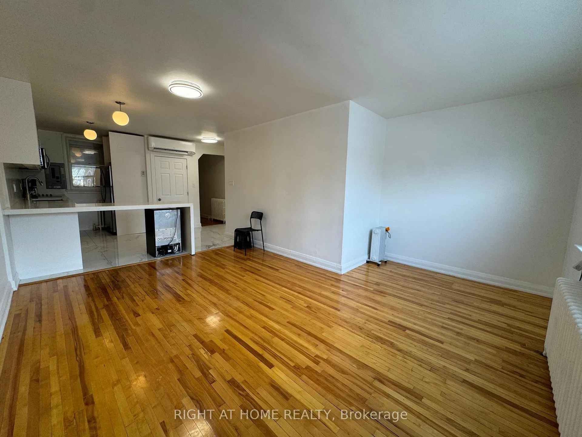 Photo 3 of Unit 2nd Floor, 2879 St Clair Avenue E, Toronto, O'Connor-Parkview — HOMEH