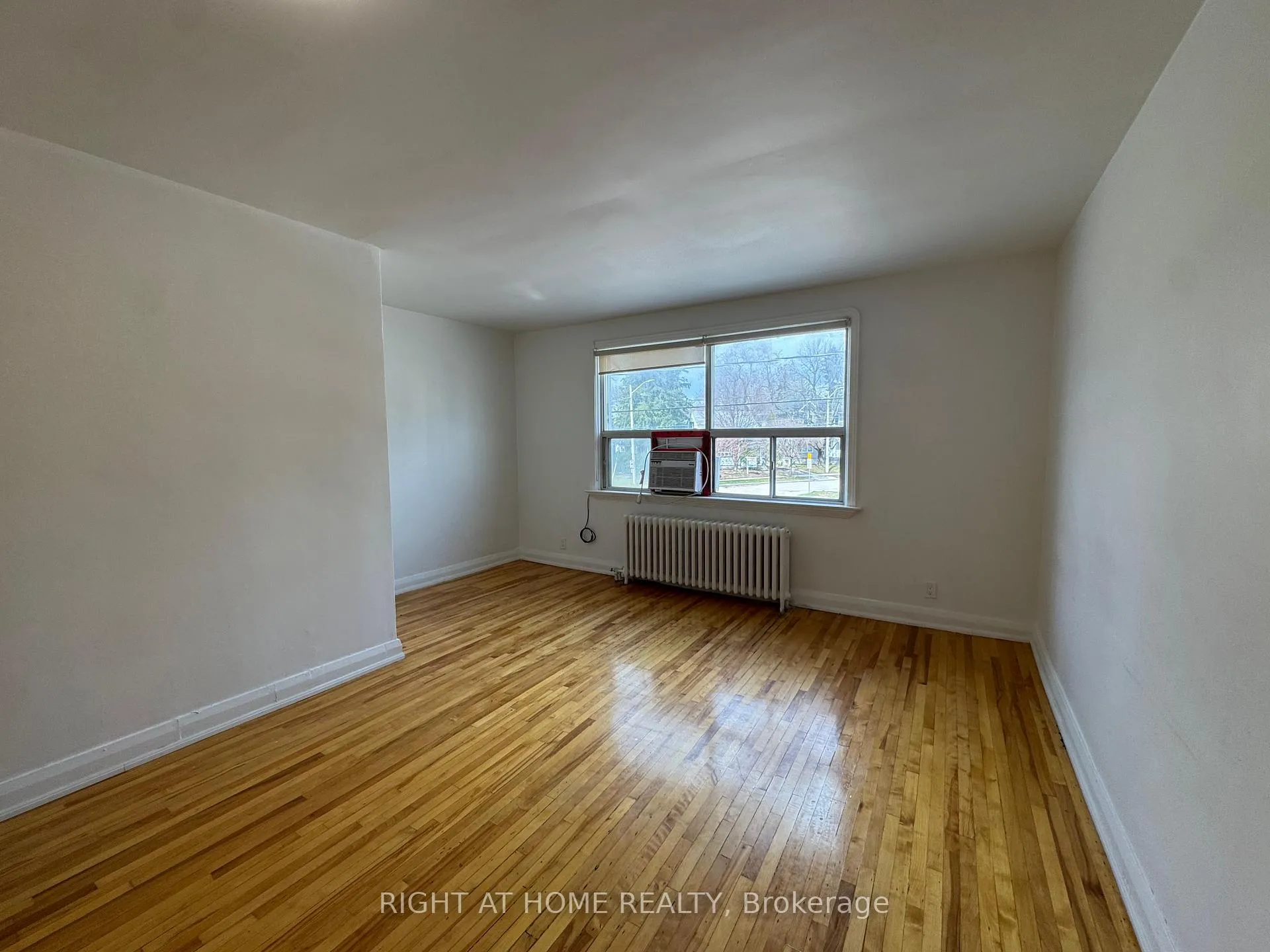 Photo 19 of Unit 2nd Floor, 2879 St Clair Avenue E, Toronto, O'Connor-Parkview — HOMEH