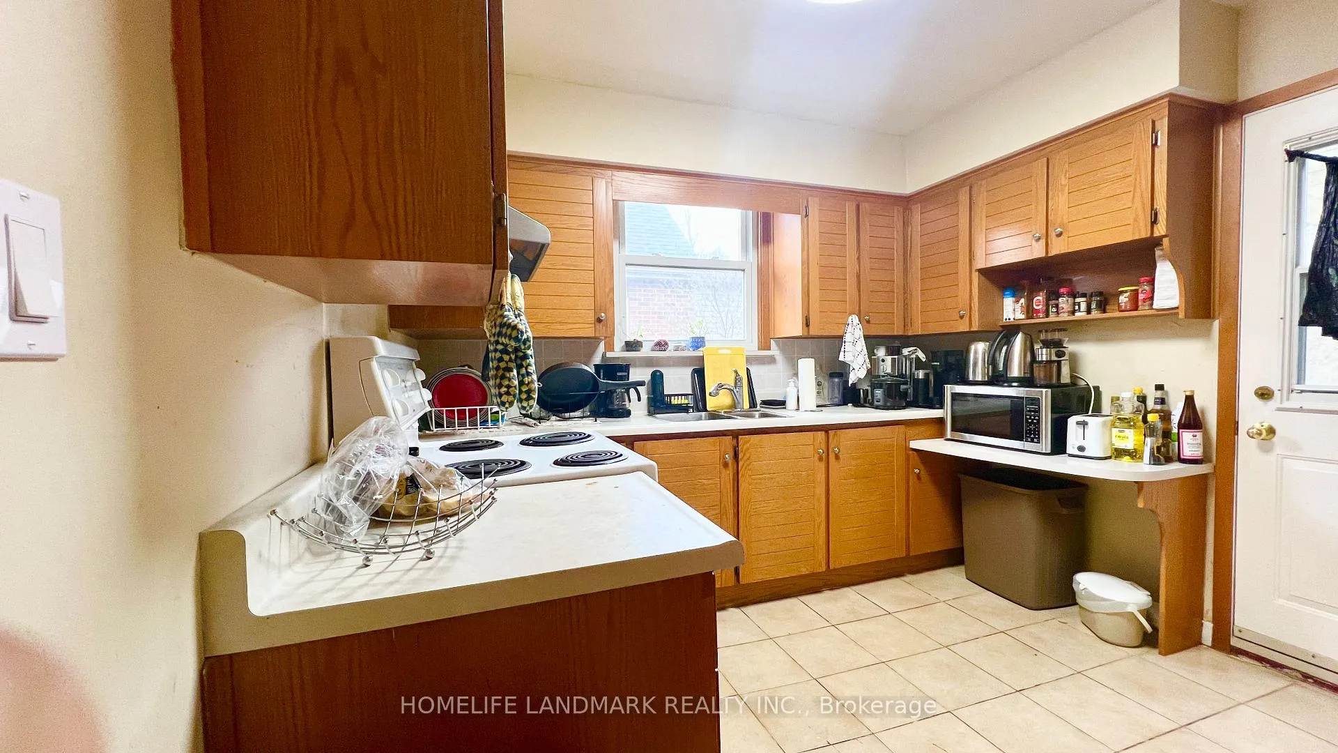 Photo 4 of 84 Binkley Crescent, Hamilton, Ainslie Wood — HOMEH