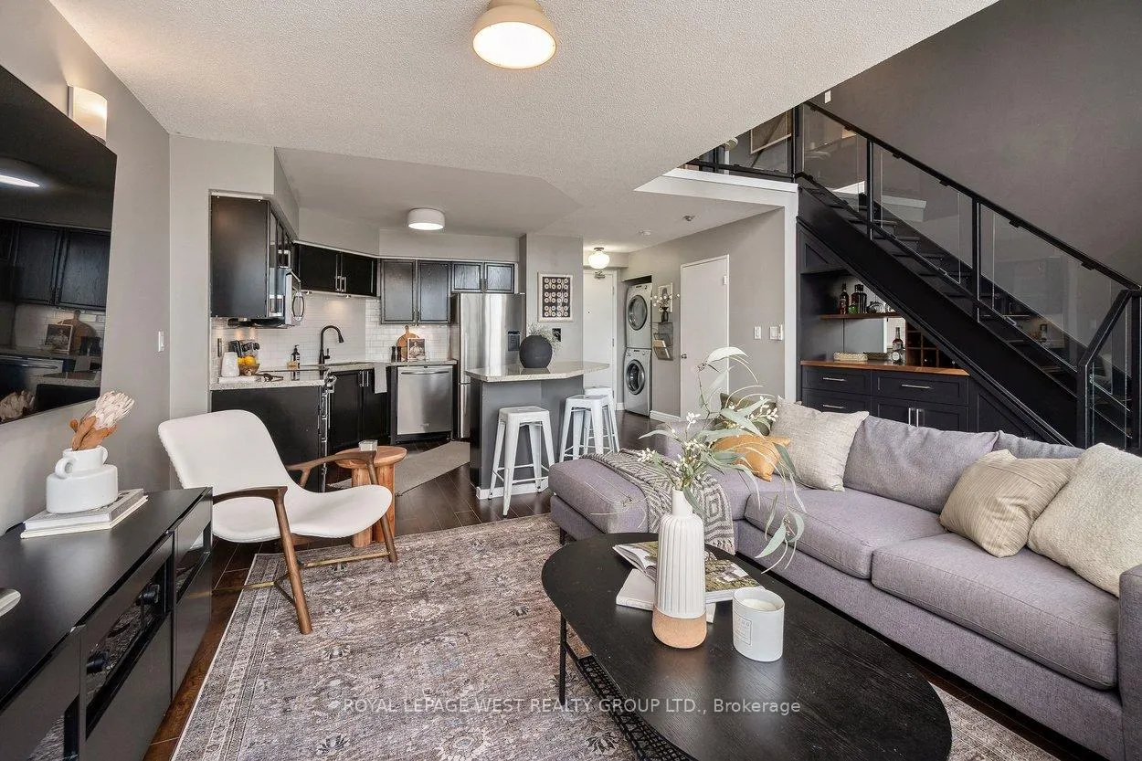 Front of Unit 630, 250 Manitoba Street