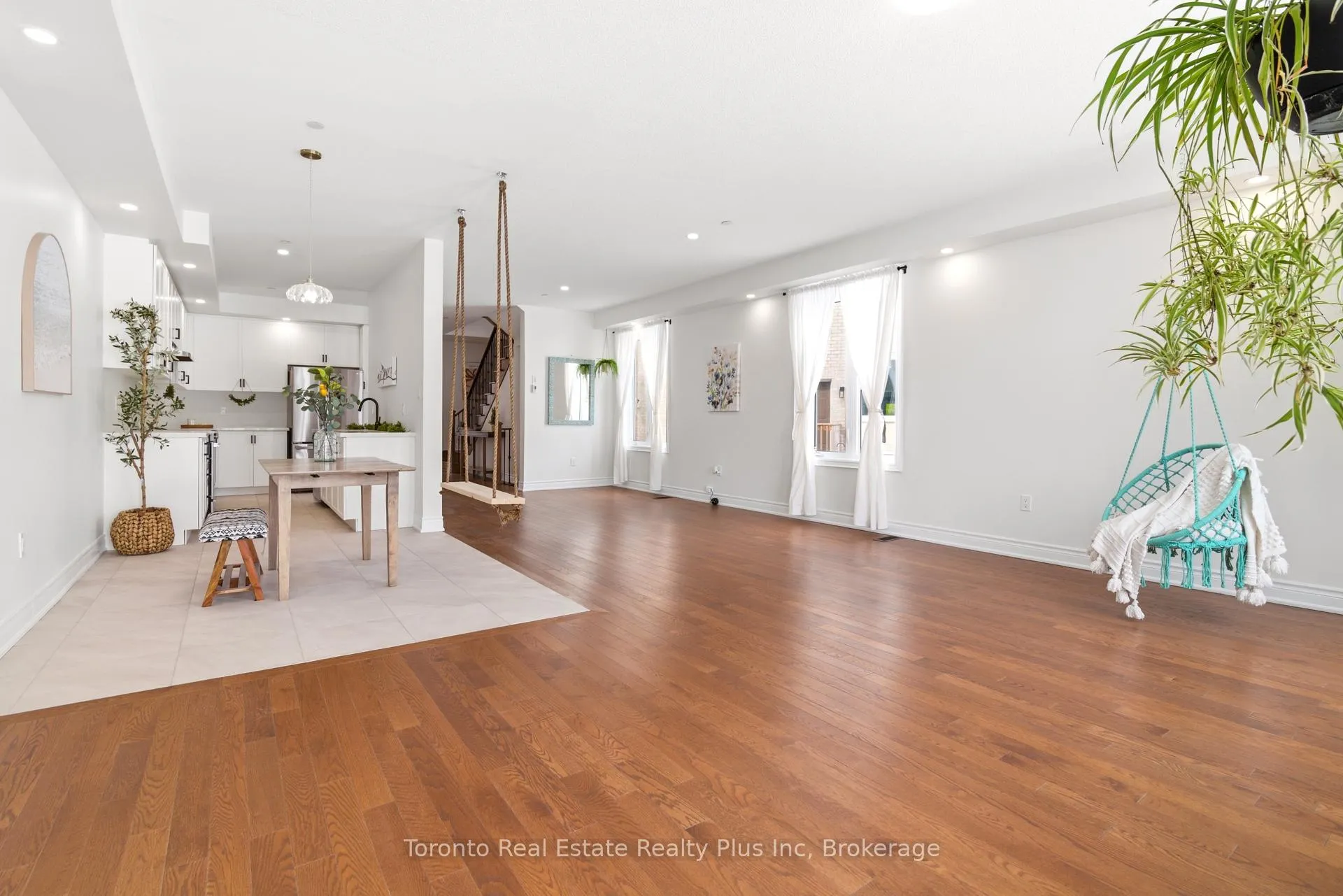 Photo 10 of 43 Erintol Way, Markham, Cedarwood — HOMEH
