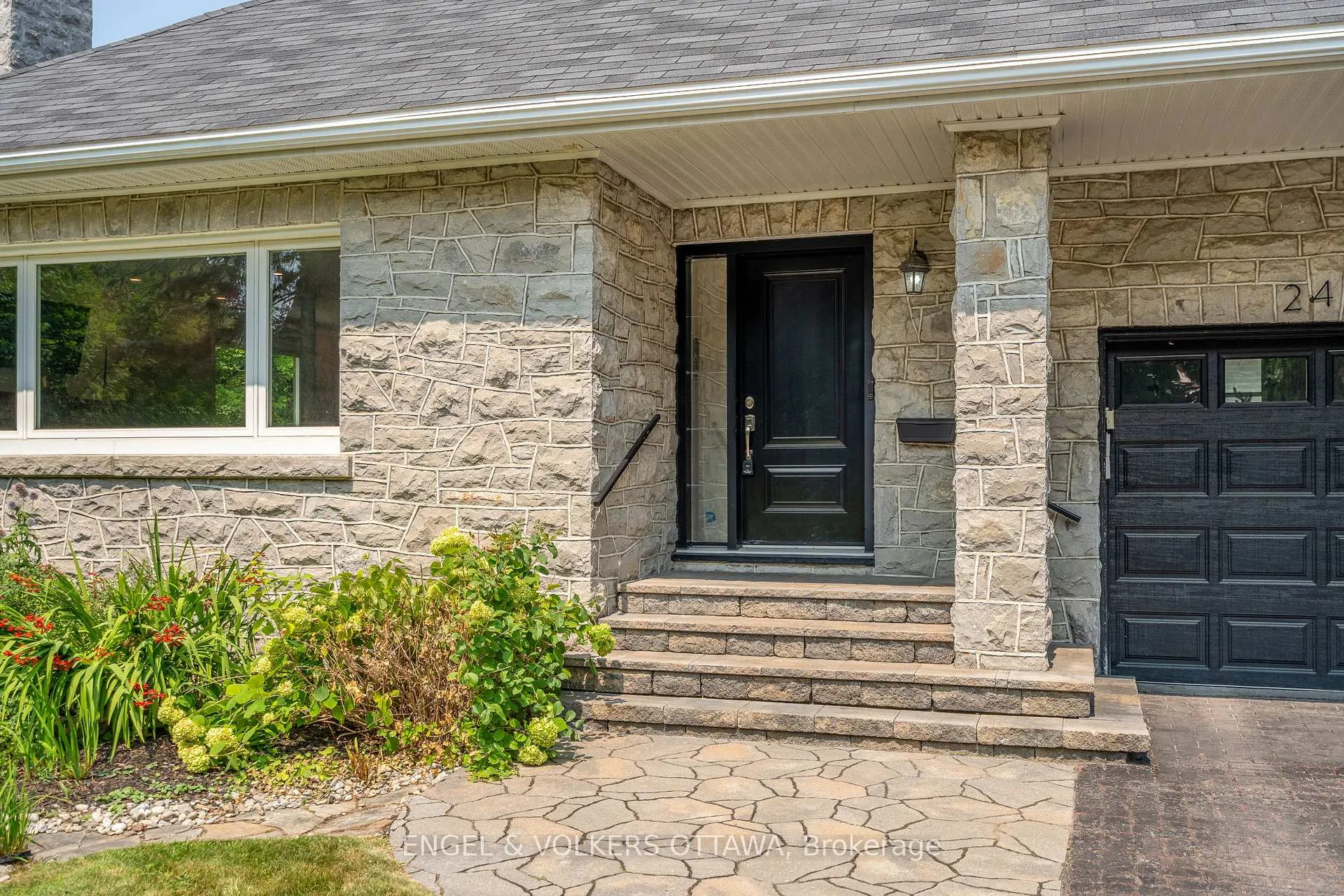 Photo 2 of 249 Faircrest Road, Ottawa, Alta Vista/Faircrest Heights — HOMEH