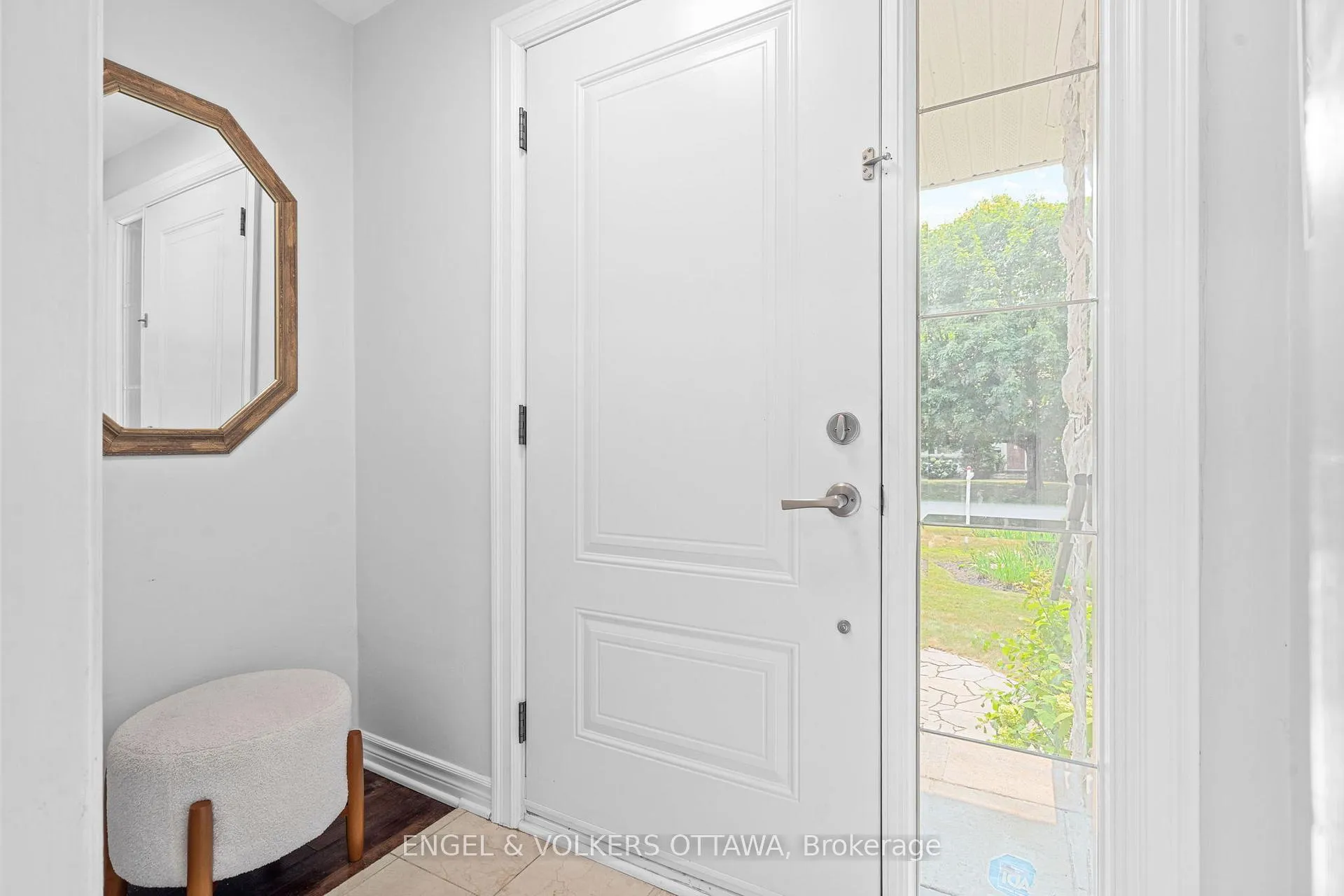 Photo 3 of 249 Faircrest Road, Ottawa, Alta Vista/Faircrest Heights — HOMEH