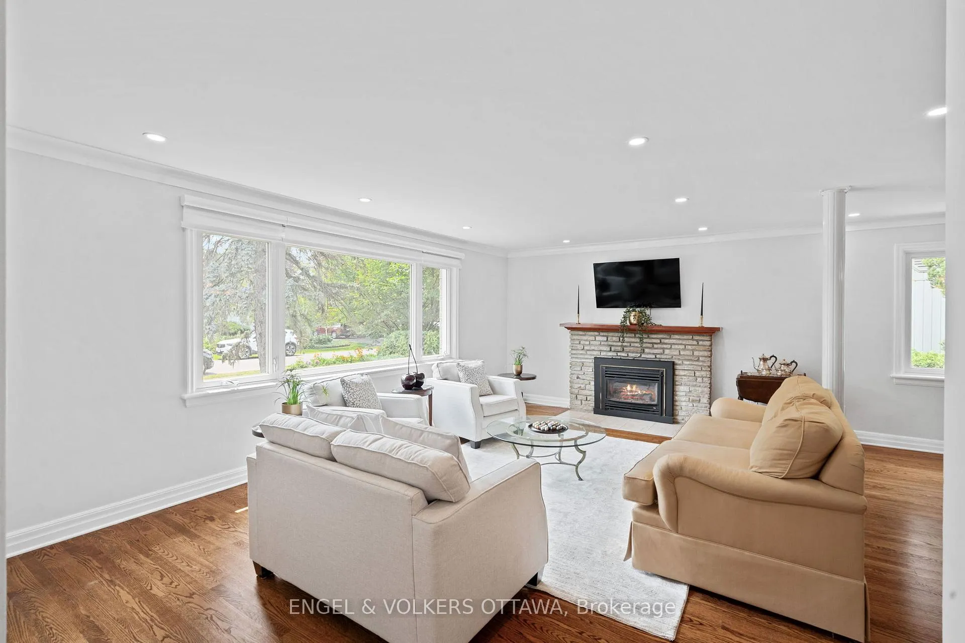 Photo 5 of 249 Faircrest Road, Ottawa, Alta Vista/Faircrest Heights — HOMEH