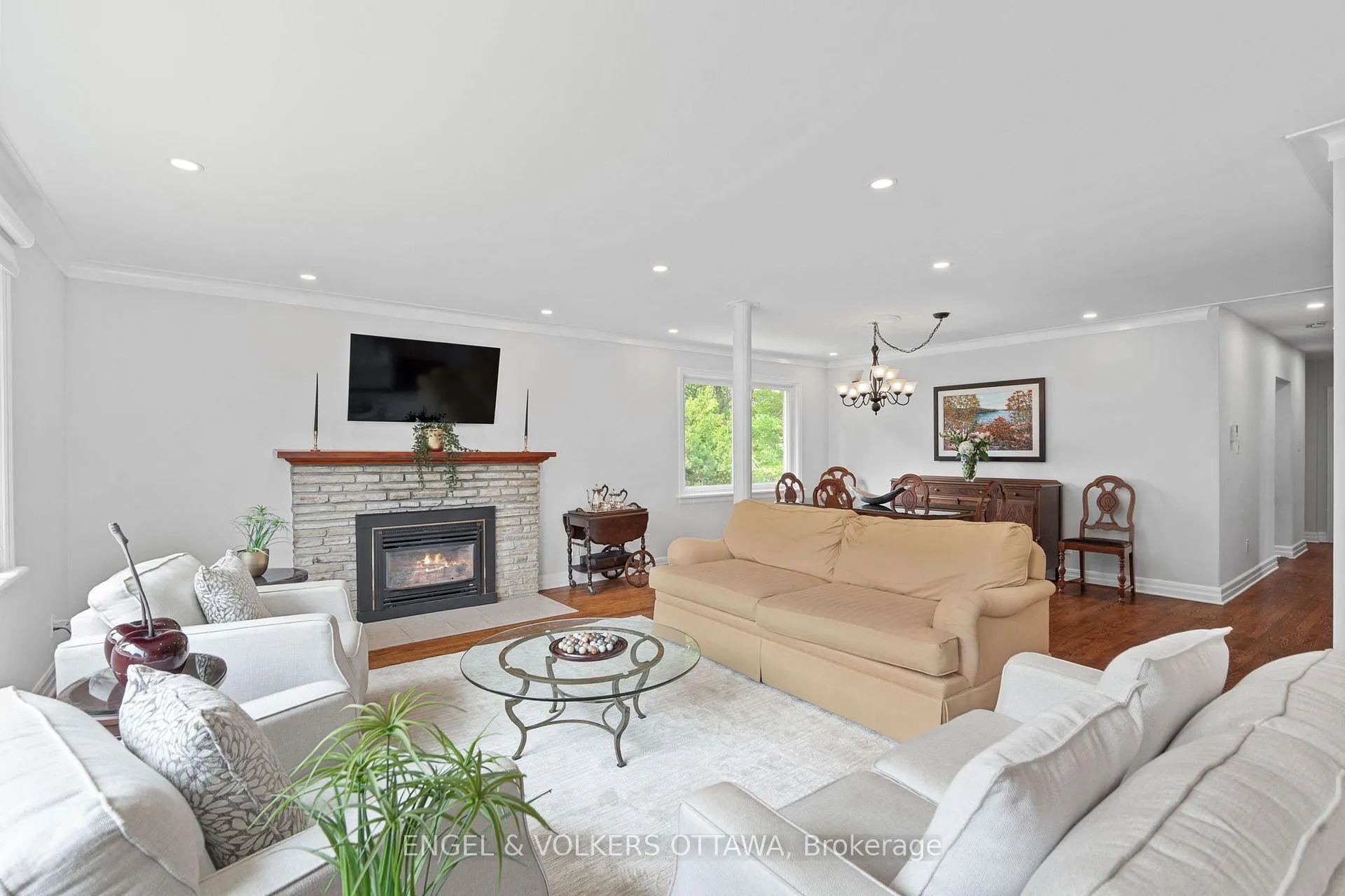 Photo 6 of 249 Faircrest Road, Ottawa, Alta Vista/Faircrest Heights — HOMEH