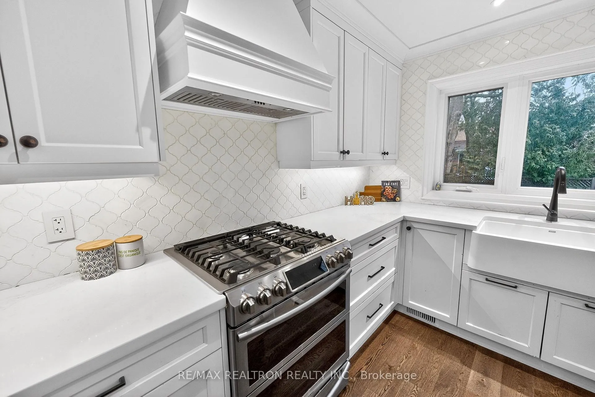 Photo 4 of 46 Juniper Crescent, Markham, Unionville — HOMEH
