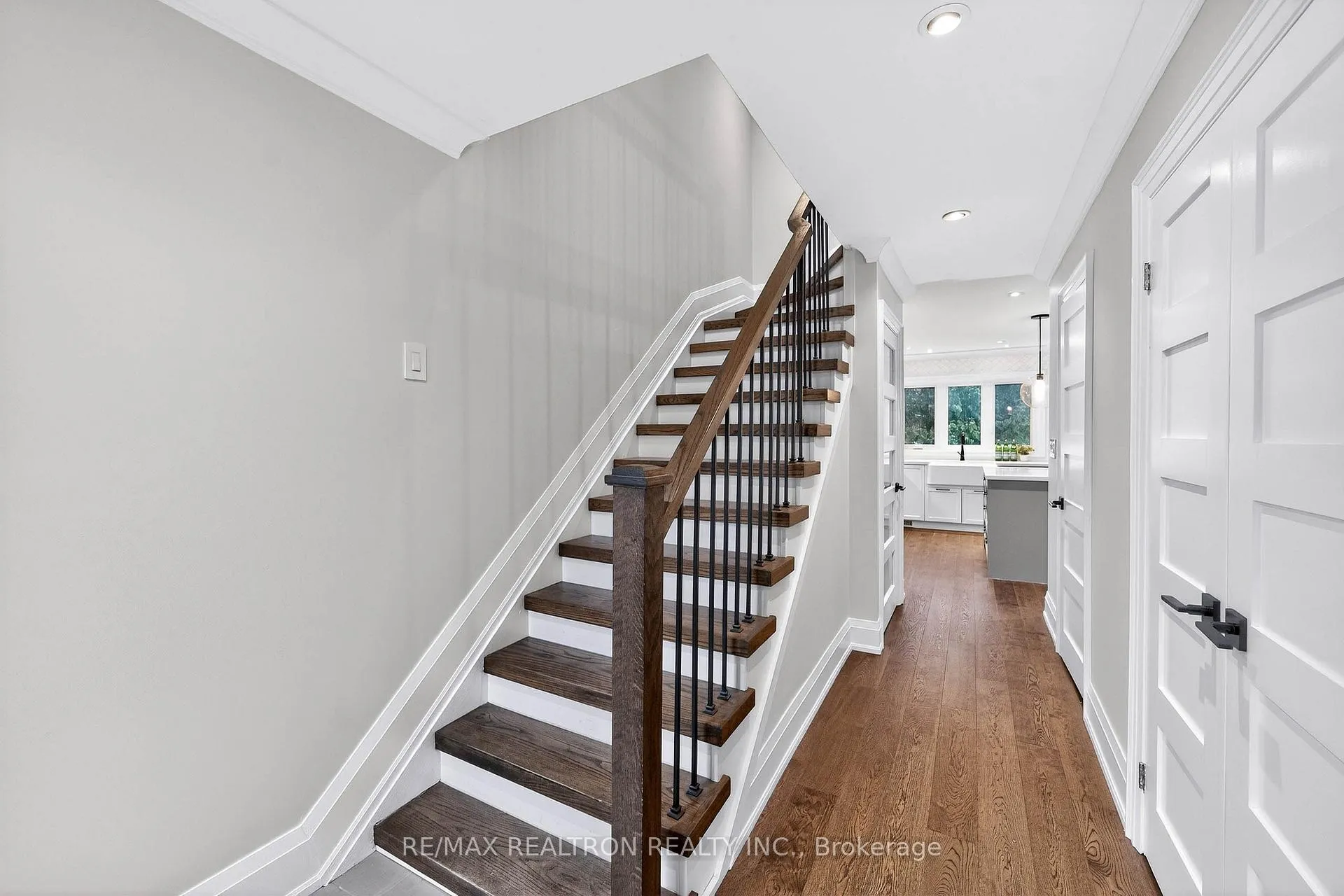 Photo 5 of 46 Juniper Crescent, Markham, Unionville — HOMEH