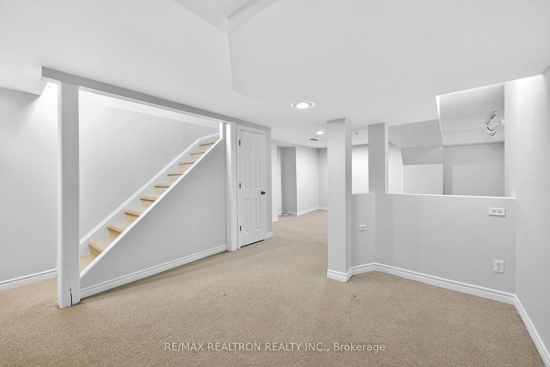 Photo 9 of 46 Juniper Crescent, Markham, Unionville — HOMEH