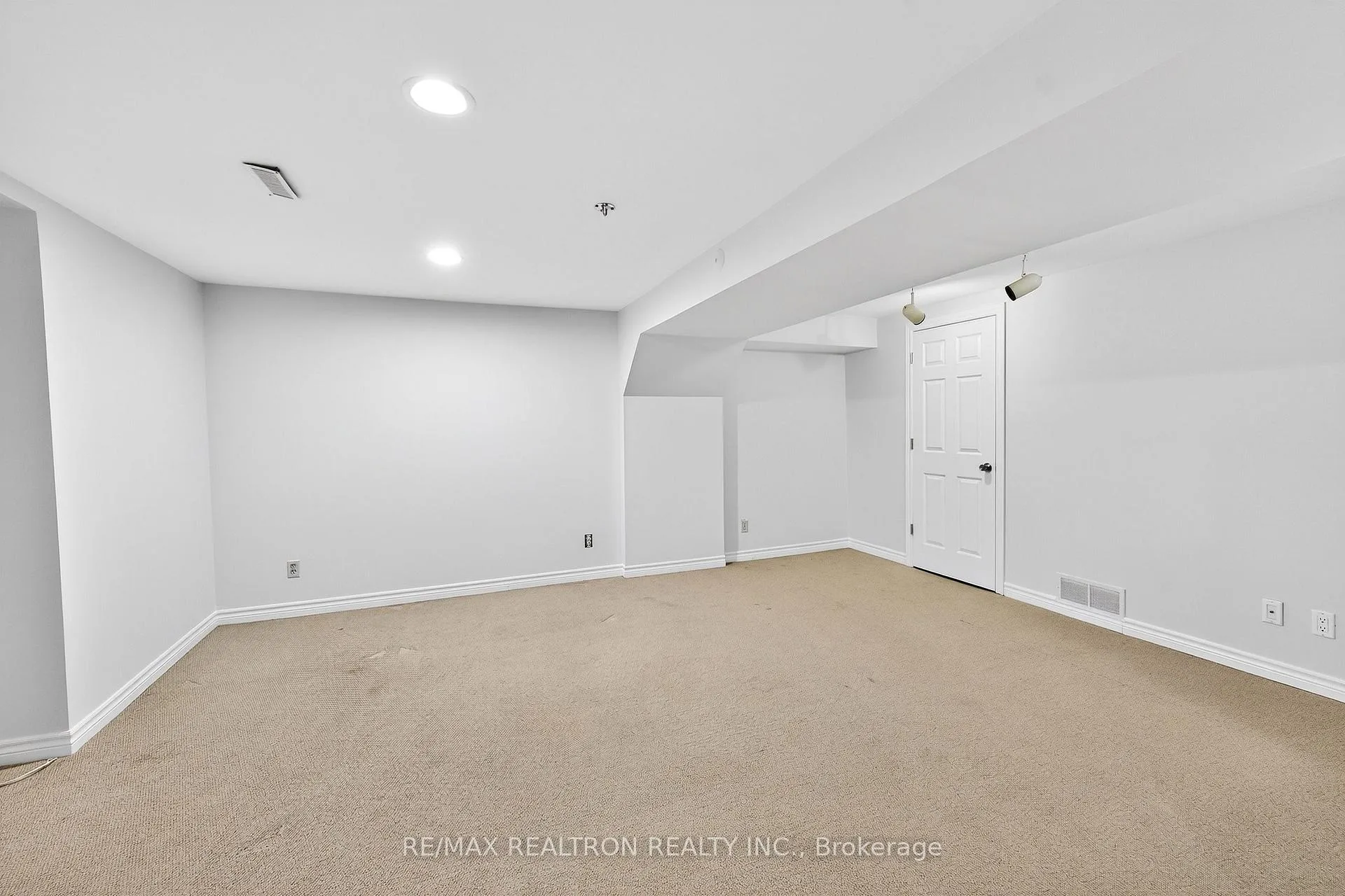Photo 10 of 46 Juniper Crescent, Markham, Unionville — HOMEH