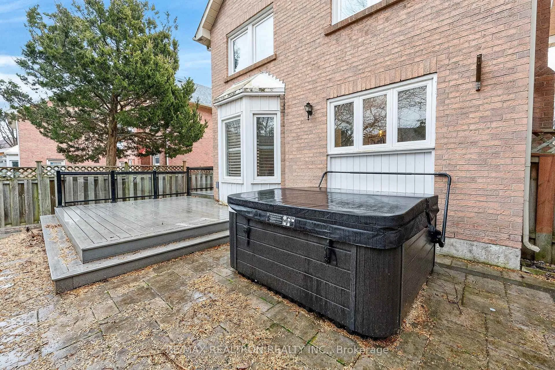 Photo 13 of 46 Juniper Crescent, Markham, Unionville — HOMEH