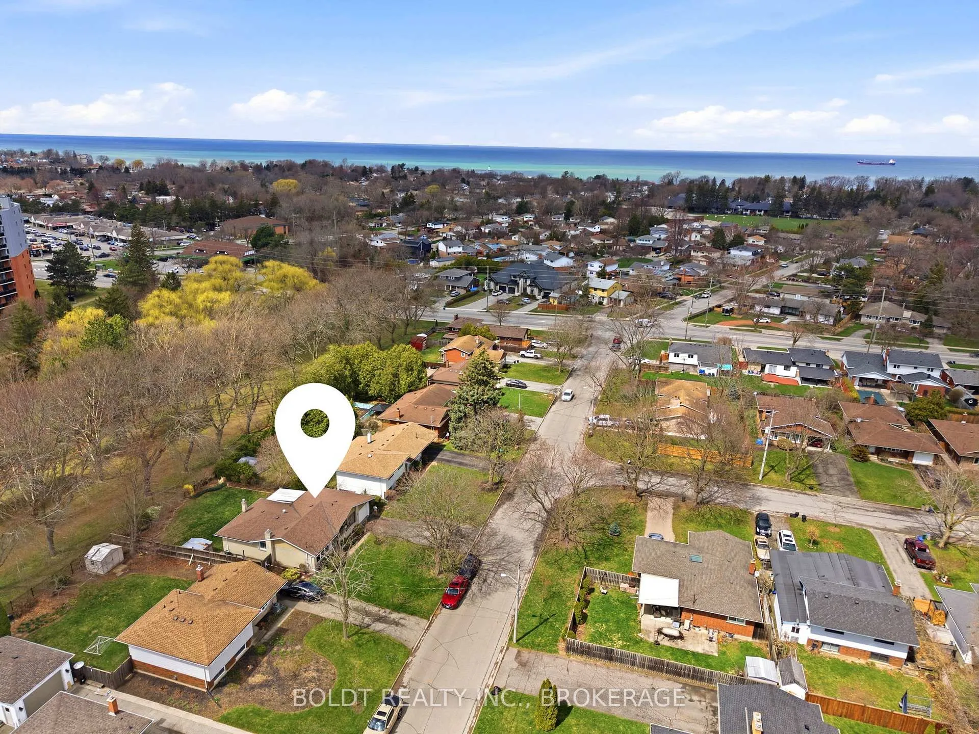 Photo 4 of 95 Prince Charles Drive, St. Catharines, Lakeport — HOMEH