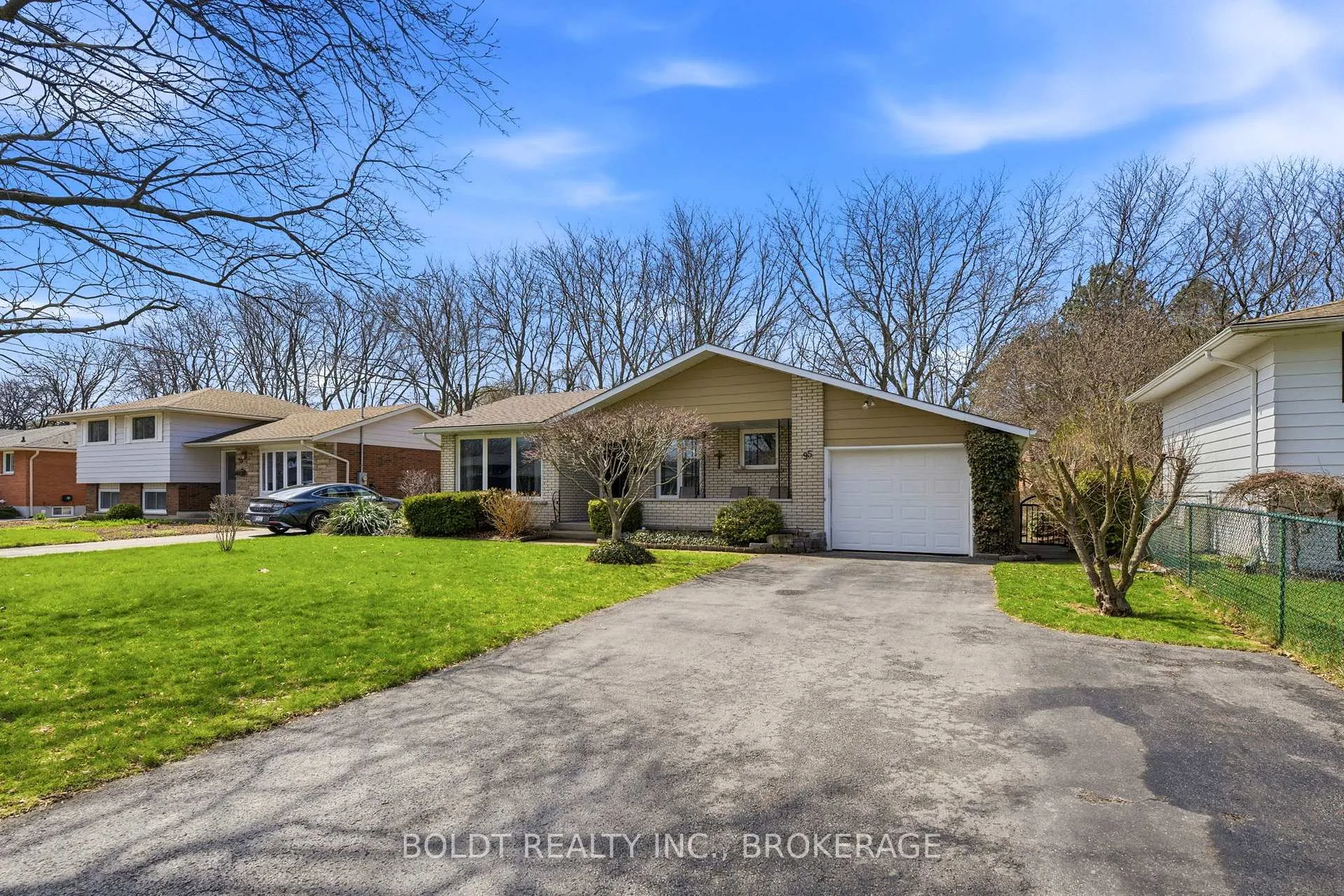 Photo 5 of 95 Prince Charles Drive, St. Catharines, Lakeport — HOMEH