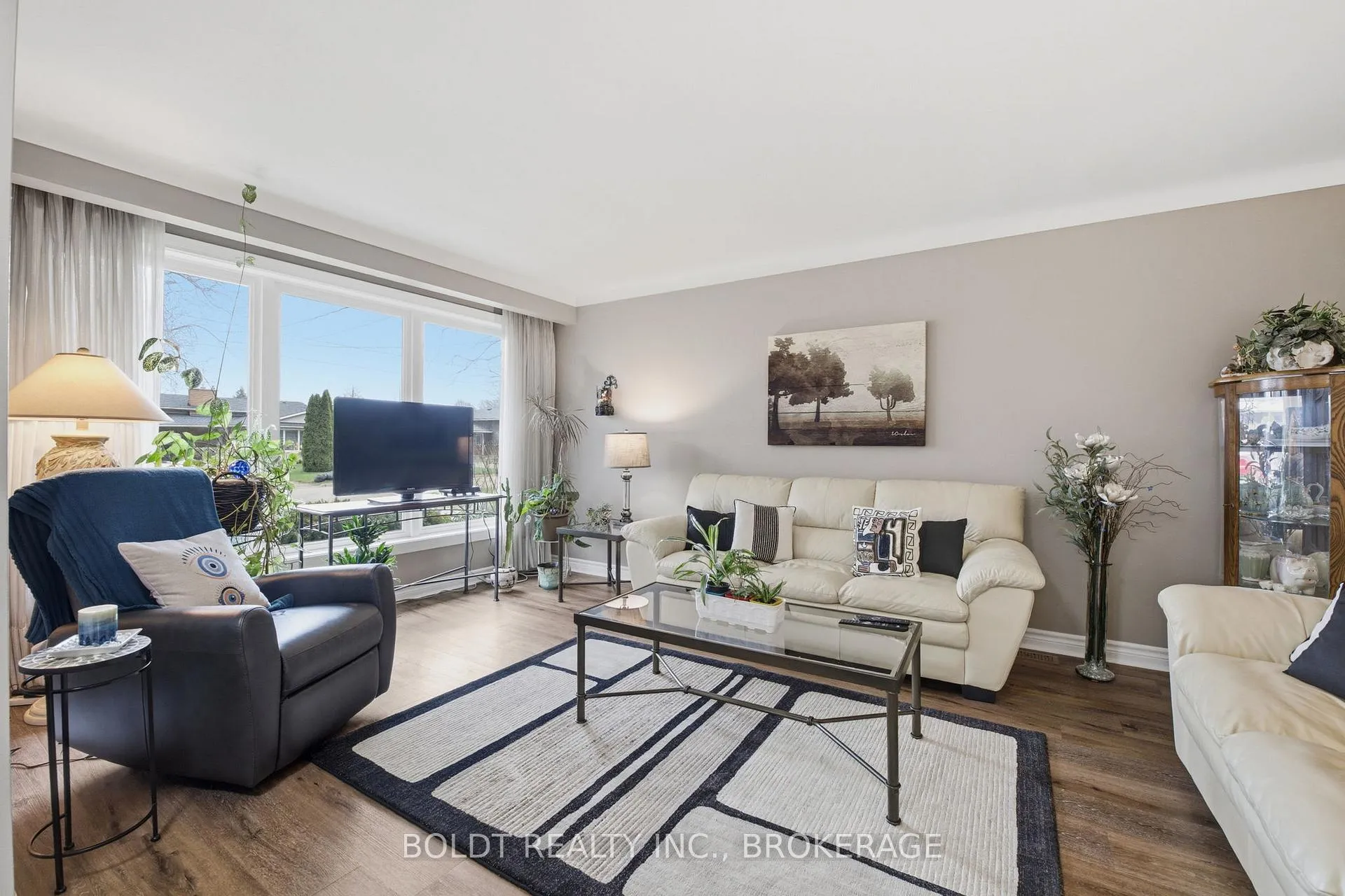 Photo 11 of 95 Prince Charles Drive, St. Catharines, Lakeport — HOMEH