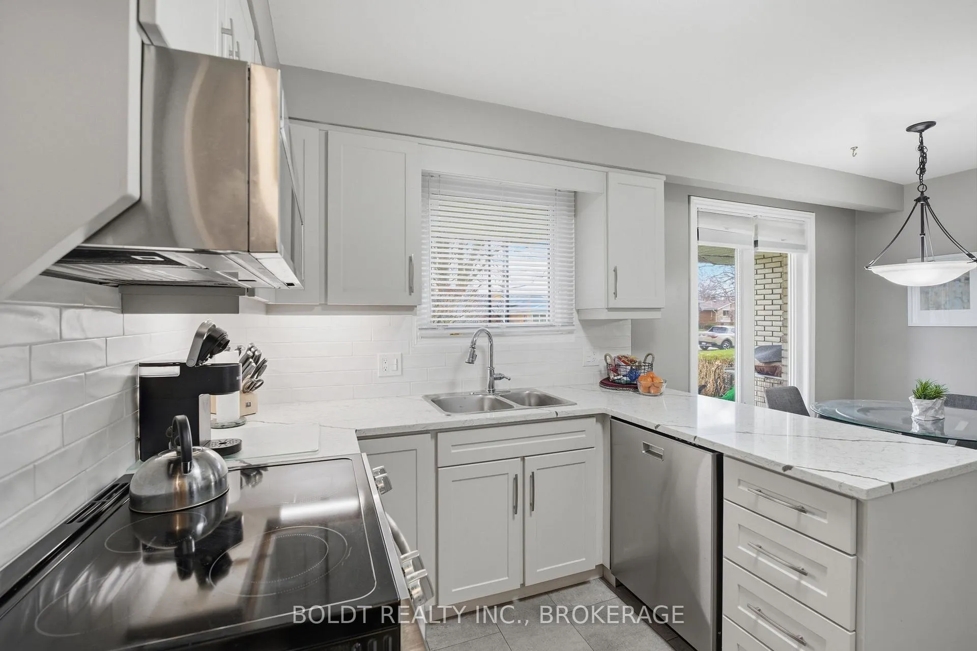 Photo 17 of 95 Prince Charles Drive, St. Catharines, Lakeport — HOMEH