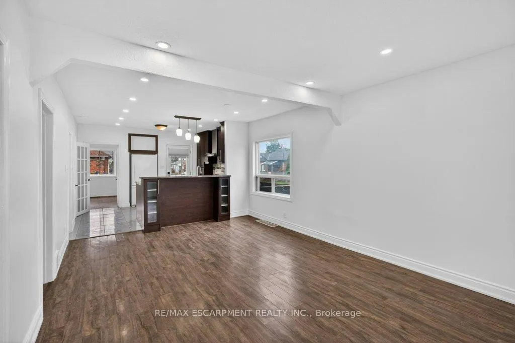 Photo 13 of 299 Britannia Avenue, Hamilton, Homeside — HOMEH