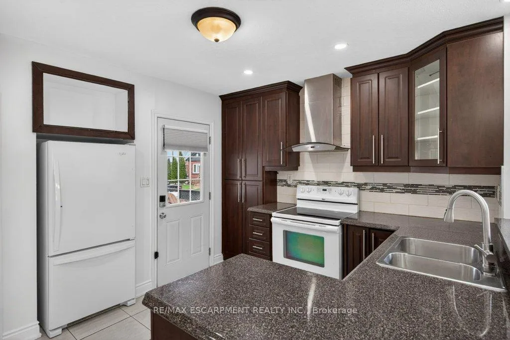Photo 15 of 299 Britannia Avenue, Hamilton, Homeside — HOMEH