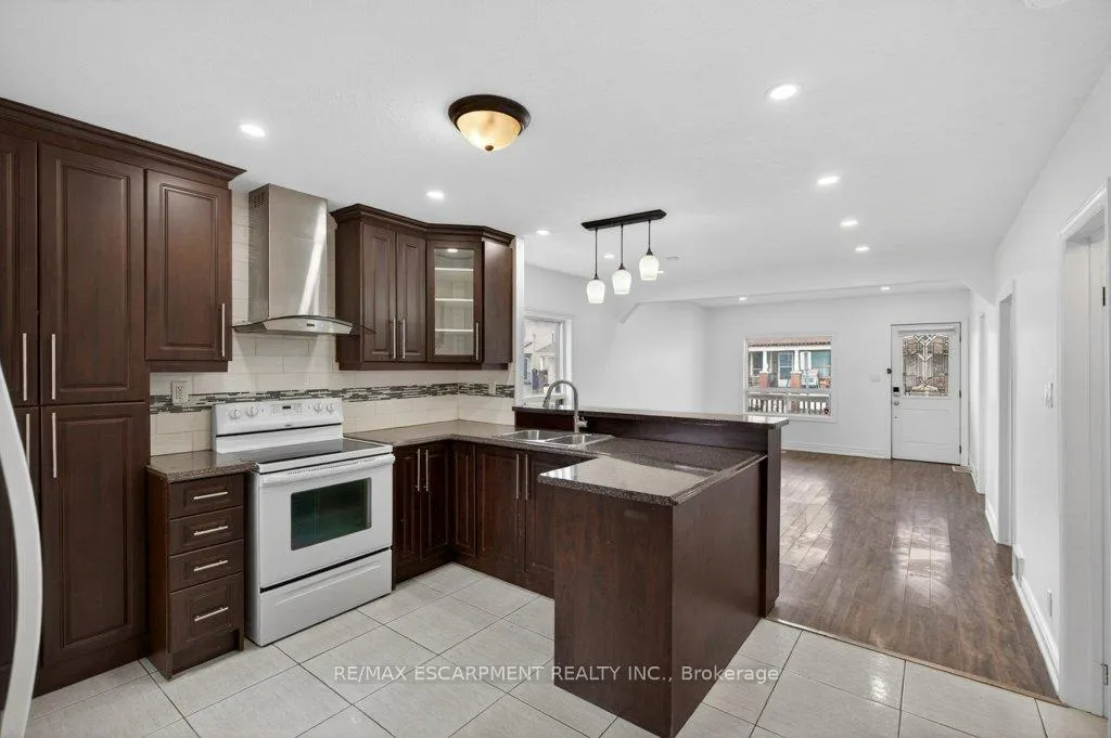 Photo 16 of 299 Britannia Avenue, Hamilton, Homeside — HOMEH