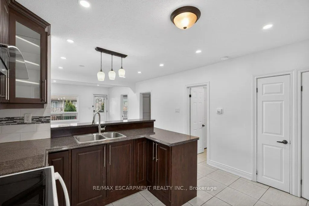 Photo 17 of 299 Britannia Avenue, Hamilton, Homeside — HOMEH