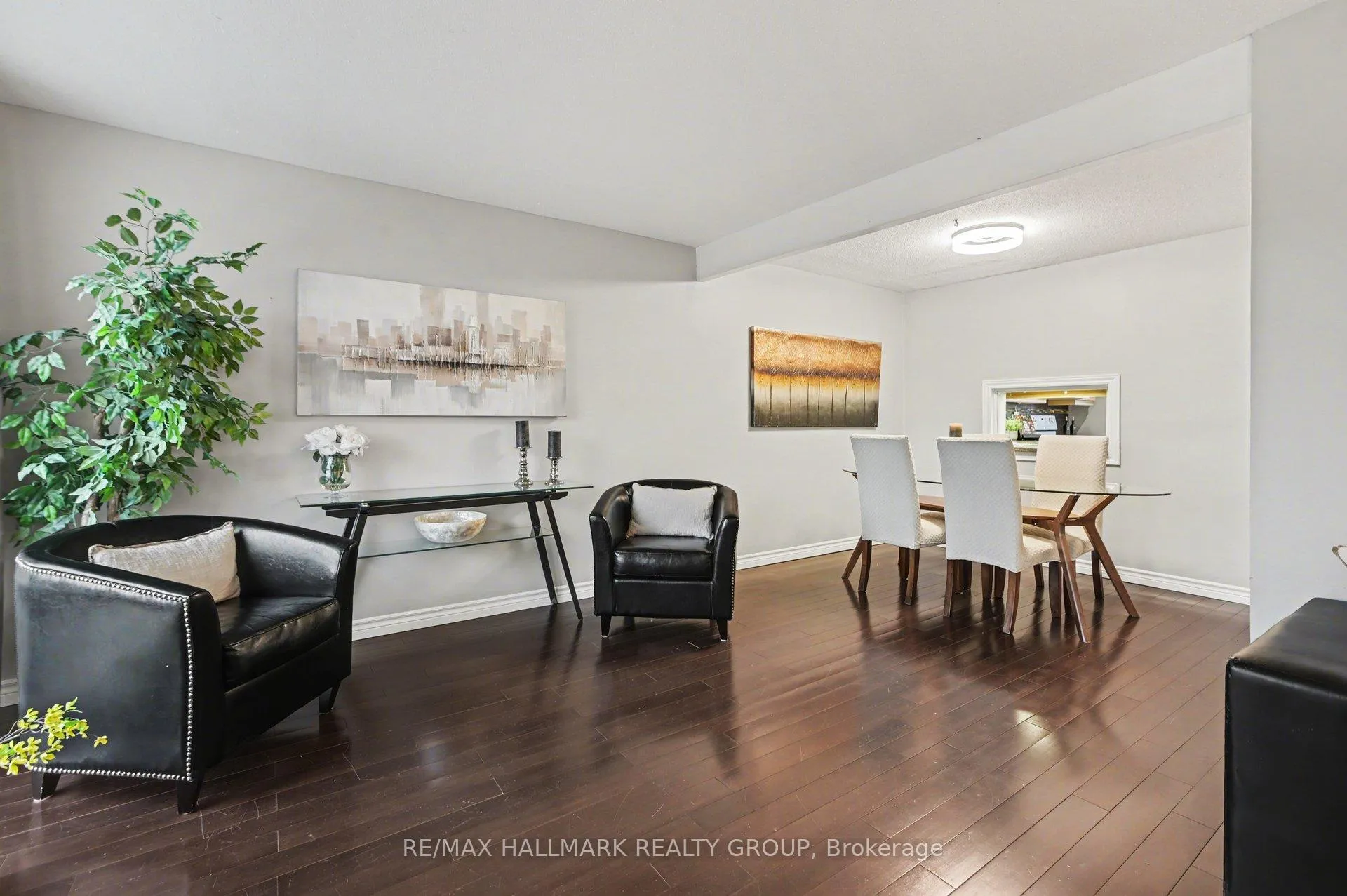 Photo 4 of 907E Elmsmere Road, Ottawa, Beacon Hill South — HOMEH
