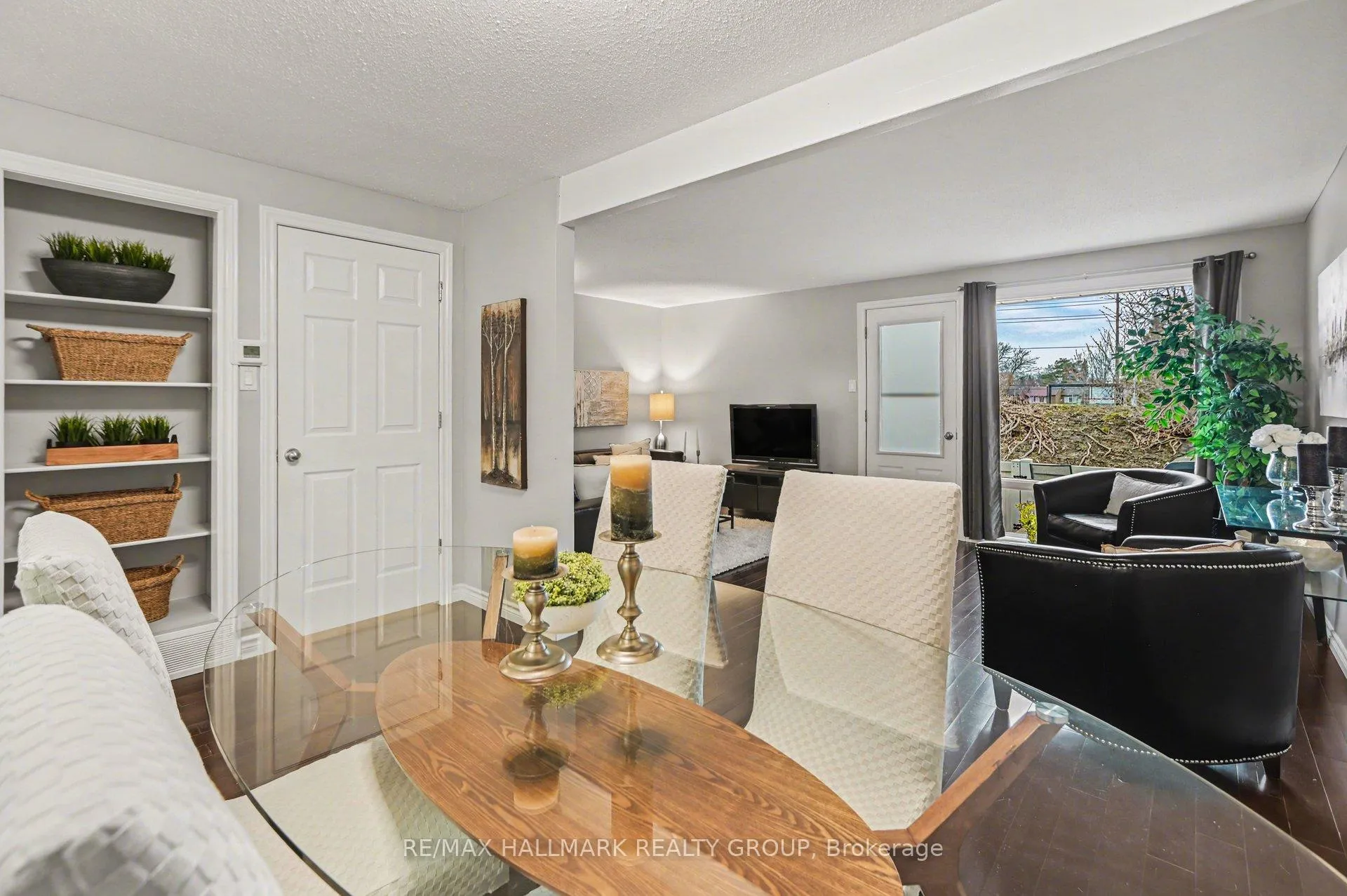 Photo 6 of 907E Elmsmere Road, Ottawa, Beacon Hill South — HOMEH