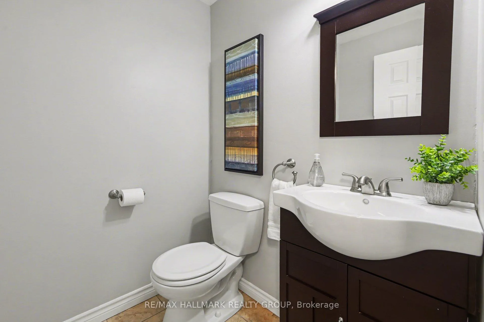 Photo 10 of 907E Elmsmere Road, Ottawa, Beacon Hill South — HOMEH