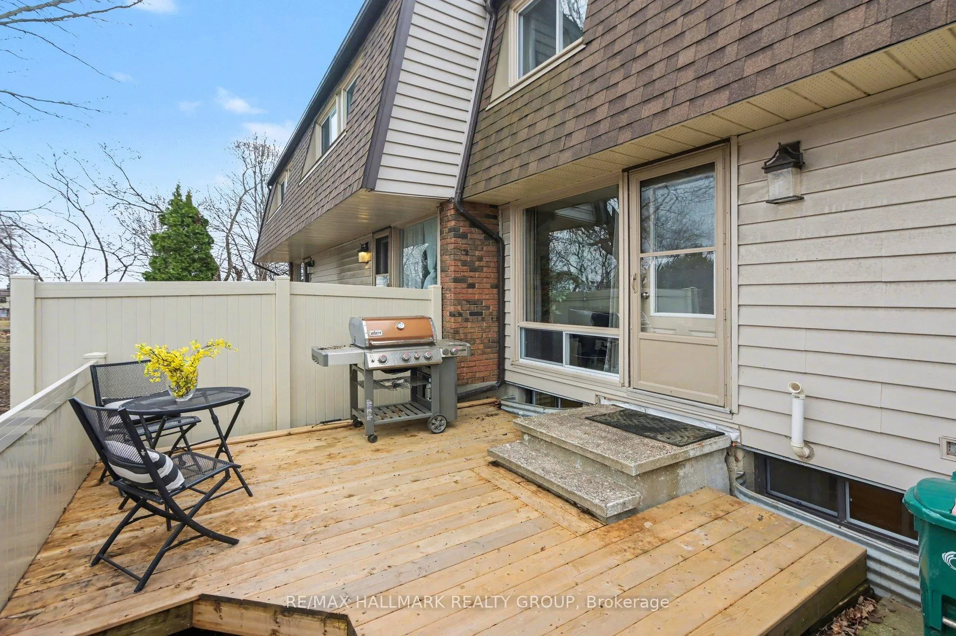 Photo 22 of 907E Elmsmere Road, Ottawa, Beacon Hill South — HOMEH