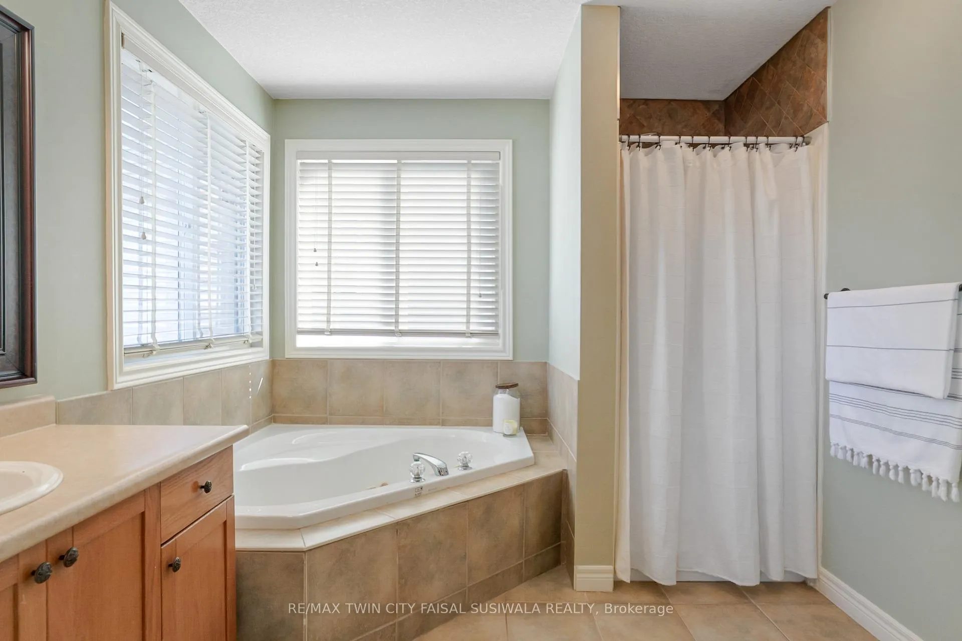 Photo 27 of 184 Sofron Drive, Cambridge — HOMEH