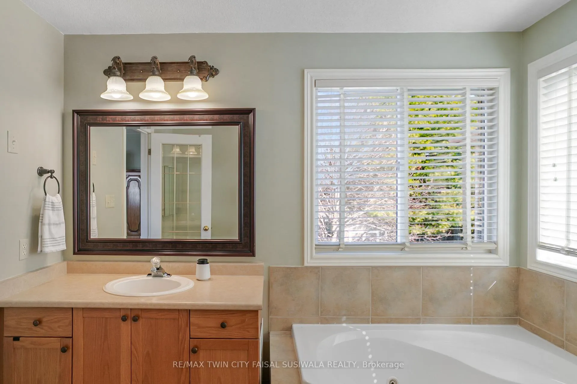 Photo 28 of 184 Sofron Drive, Cambridge — HOMEH