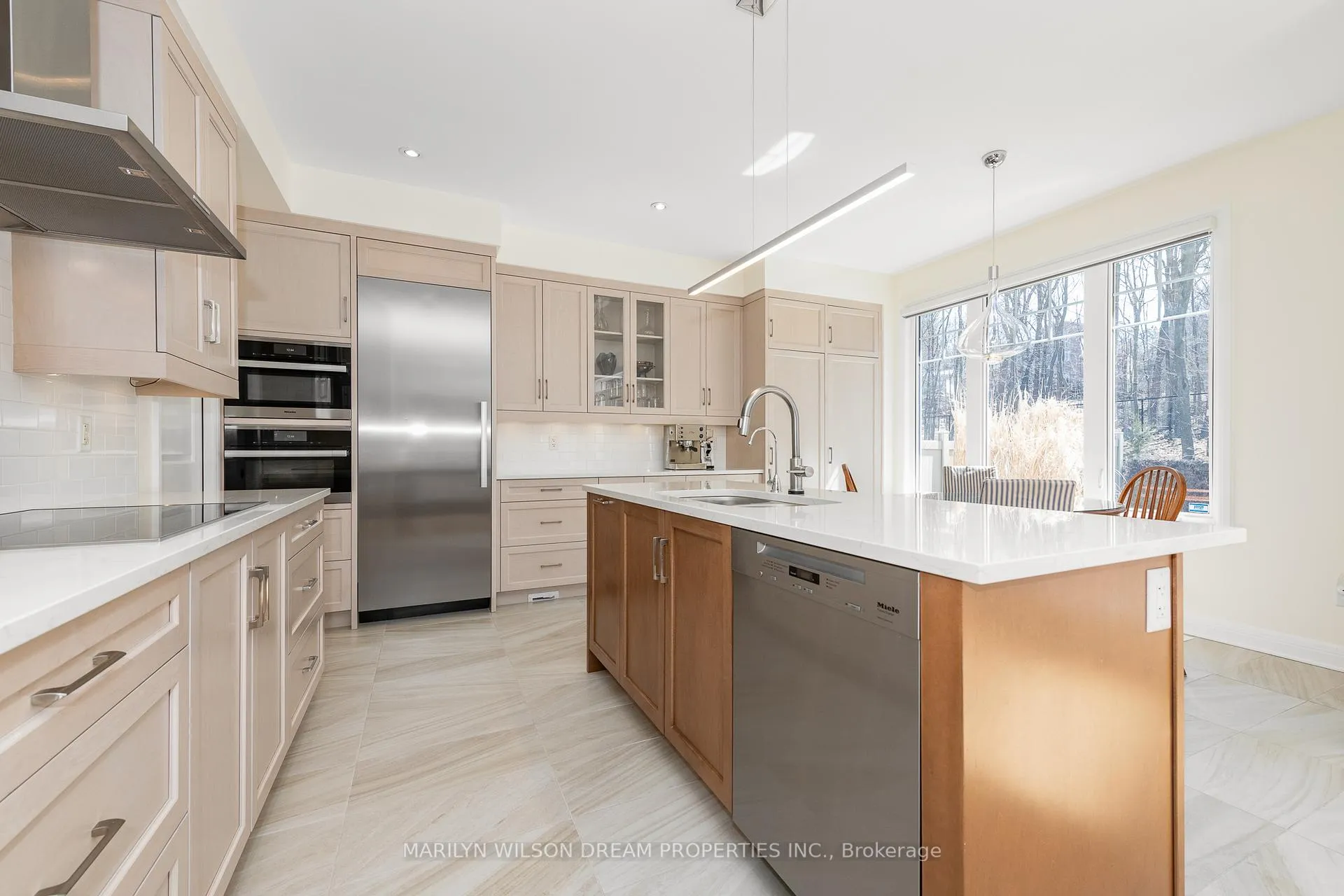 Photo 19 of 189 Avro Circle, Ottawa, CFB Rockcliffe and Area — HOMEH