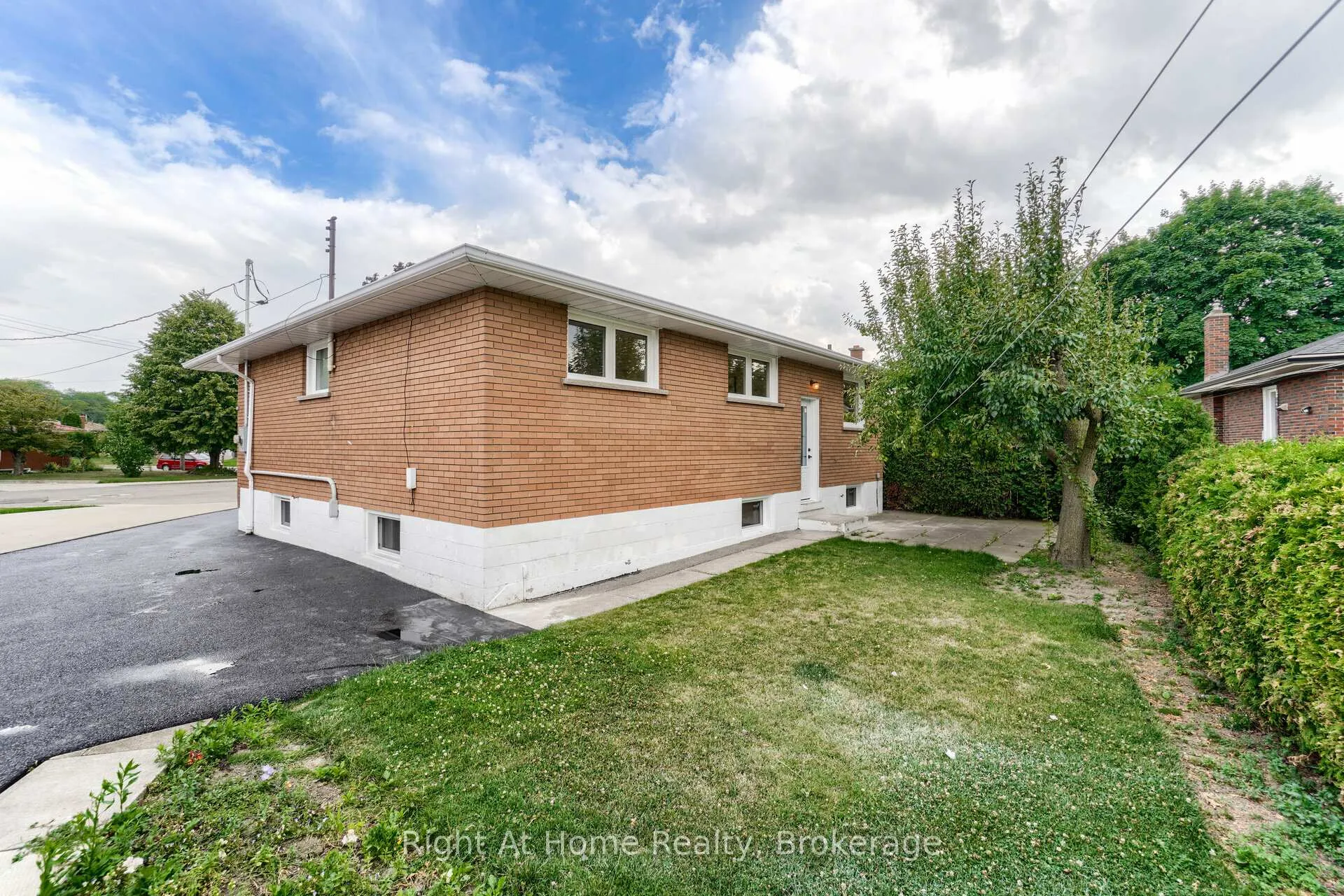 Photo 18 of Unit Upper Level, 69 Heather Road, Hamilton, Corman — HOMEH