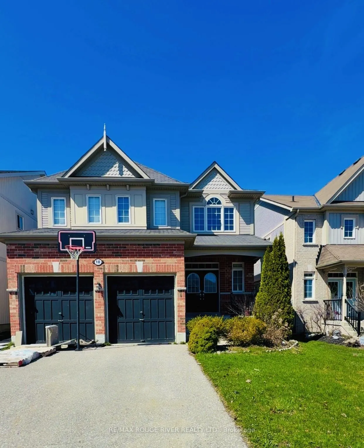 Photo 1 of 10 Bons Avenue, Clarington, Bowmanville — HOMEH