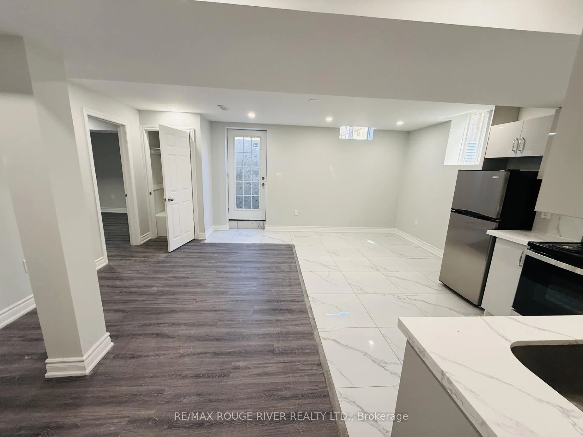 Photo 2 of 10 Bons Avenue, Clarington, Bowmanville — HOMEH