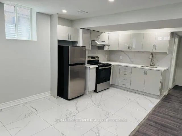 Photo 4 of 10 Bons Avenue, Clarington, Bowmanville — HOMEH